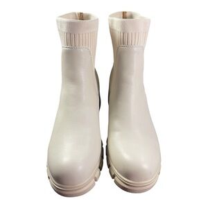 Hey Girl Ivory Lug Sole Ankle Boots – Size 10